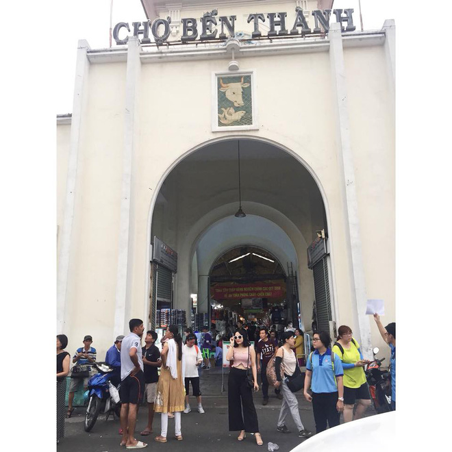 Cô gái mắc sai lầm lớn khi nhờ dân mạng sửa bức ảnh chụp lần đầu tiên ở chợ Bến Thành